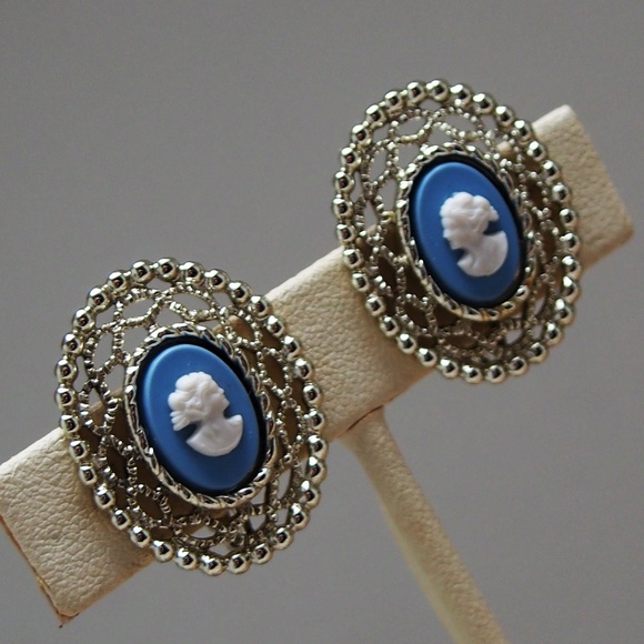 Sarah Coventry Jewelry - Lovely VTG Sarah Cov Cameo Filigree Earrings